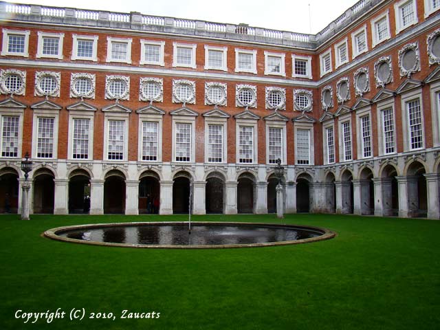 hampton_court11.jpg