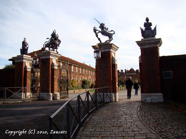 hampton_court11.jpg