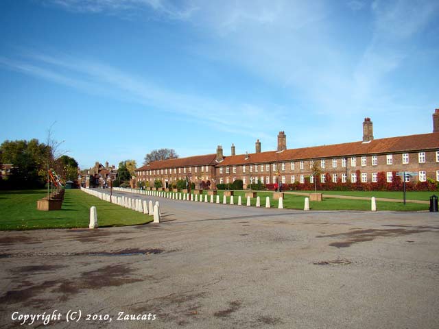 hampton_court11.jpg