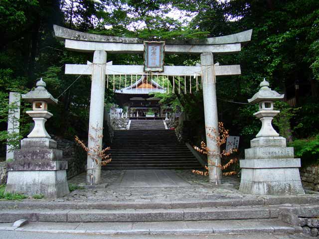 iwakurashrine1.jpg