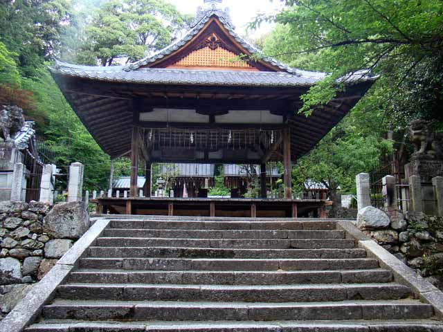 iwakurashrine1.jpg