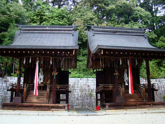 iwakurashrine1.jpg