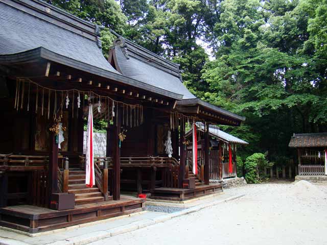 iwakurashrine1.jpg