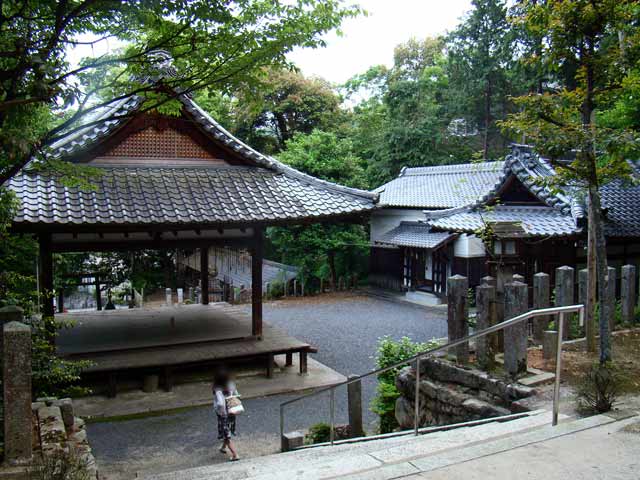 iwakurashrine1.jpg